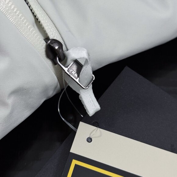 The ARC'TERYX BETA LT GOER-TXE is marked as a men's size, but it also fits women - Picture 9 of 9